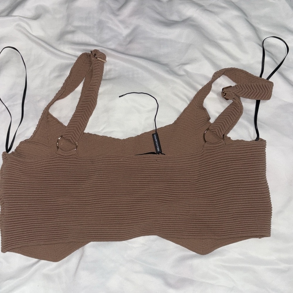 NWOT HERA Collection, Women's Crop Top, large Tan, V-Neck - Picture 3 of 3